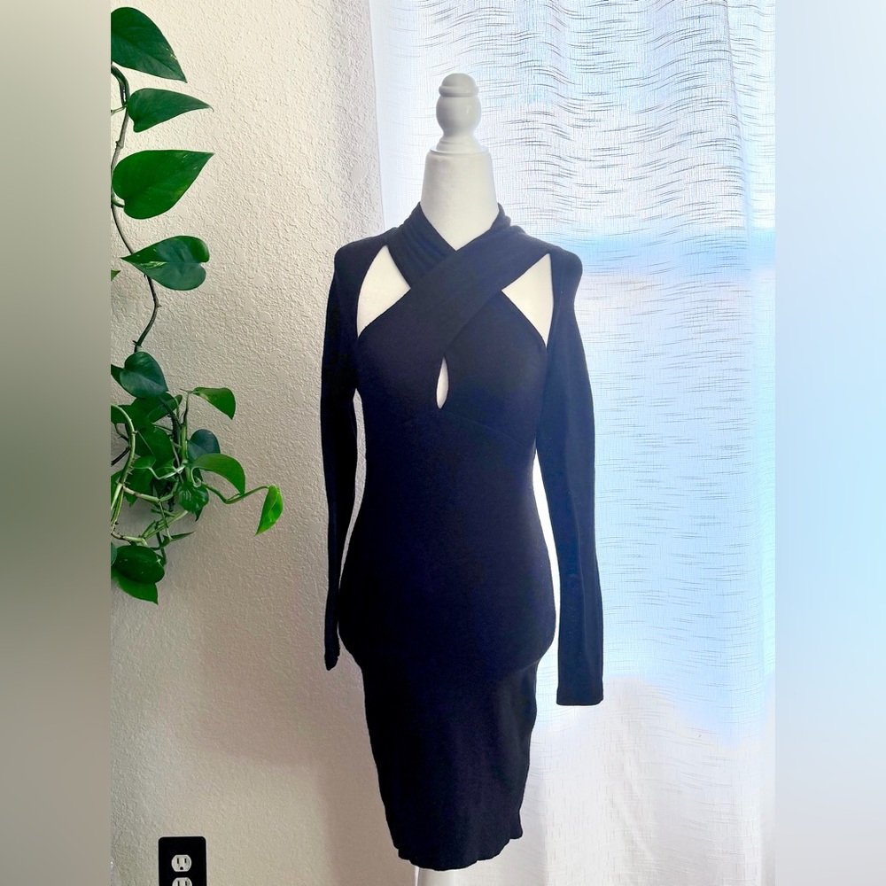 ASTR THE LABEL Black Crisscross Neck Knit Long-Sleeve MIDI Dress